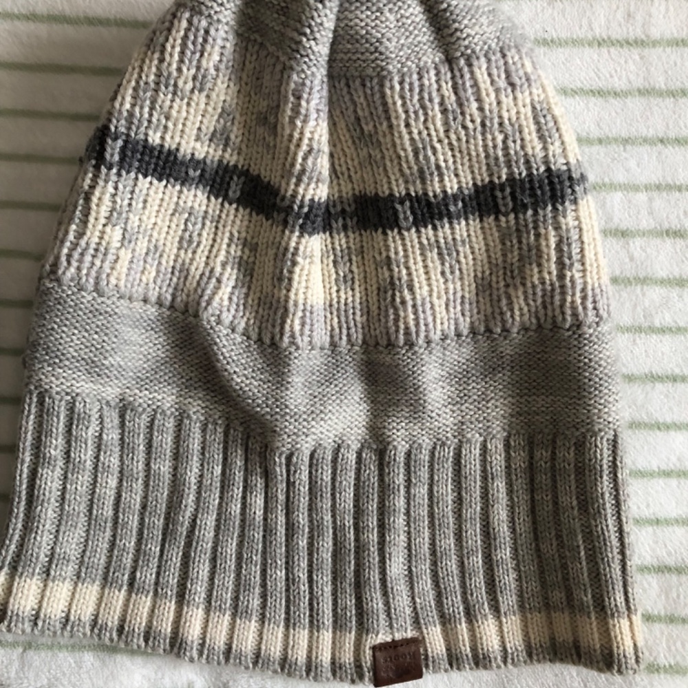 Roots Toque - Picture 3 of 5